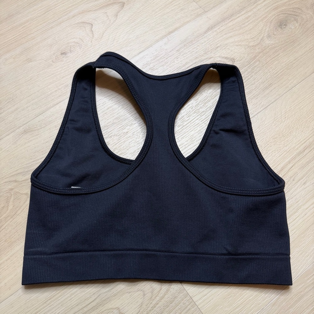 Alo Yoga Black Seamless Ribbed Athletic Bra - Picture 2 of 6